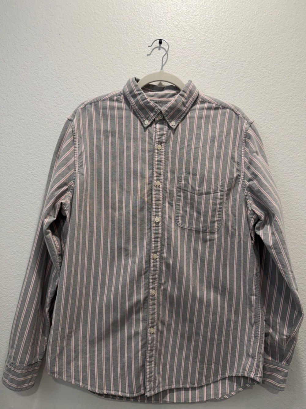 American Eagle Outfitters Men's Striped Button-Down Shirt in Gray and Pink